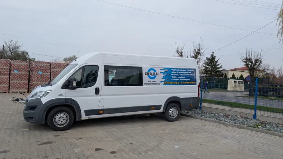 Samochód dostawczy GWO-MAL – transport i serwis urządzeń lakierniczych w Polsce i Europie